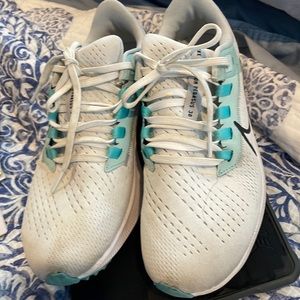White and blue Nike Zoom Pegasus 38. Worn twice. Size 6.5